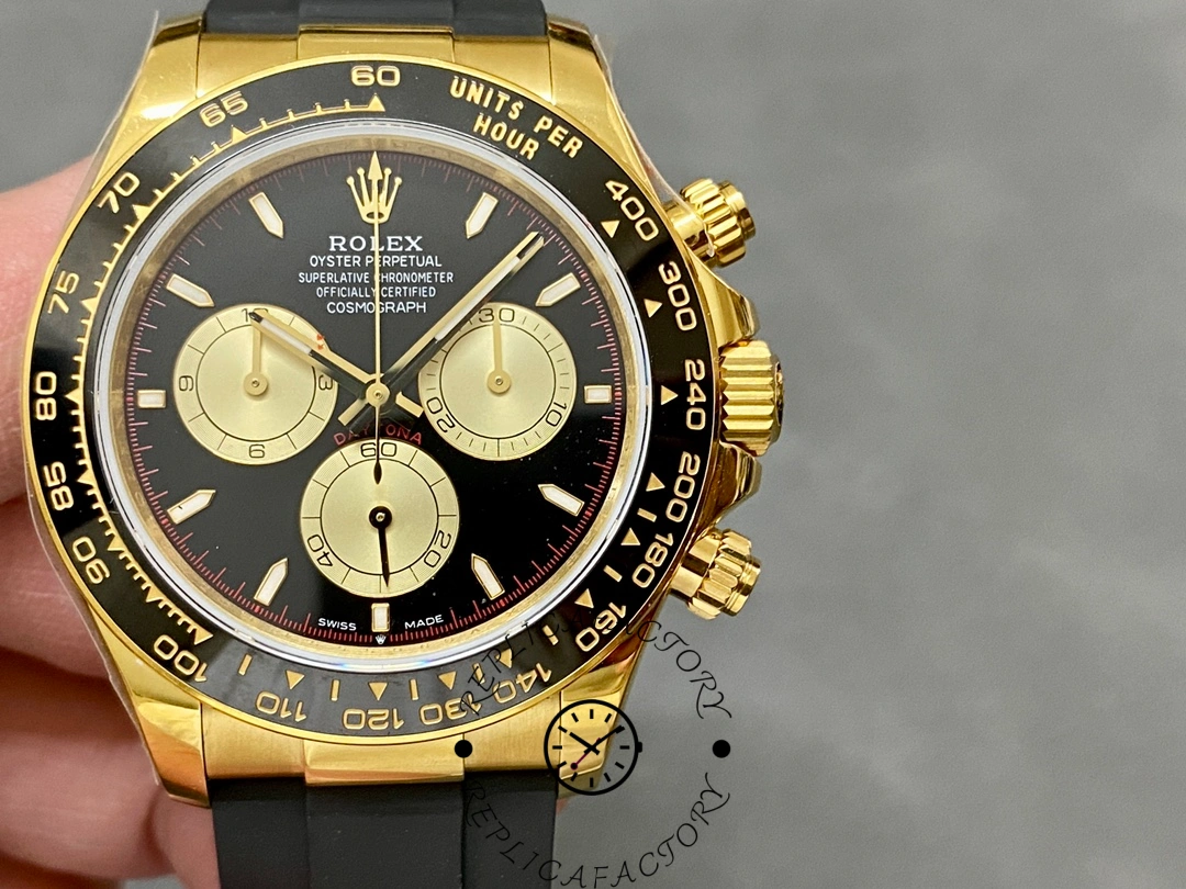 Rolex Daytona 126518LN 0004 dial close-up, black dial with gold subdials and markers.