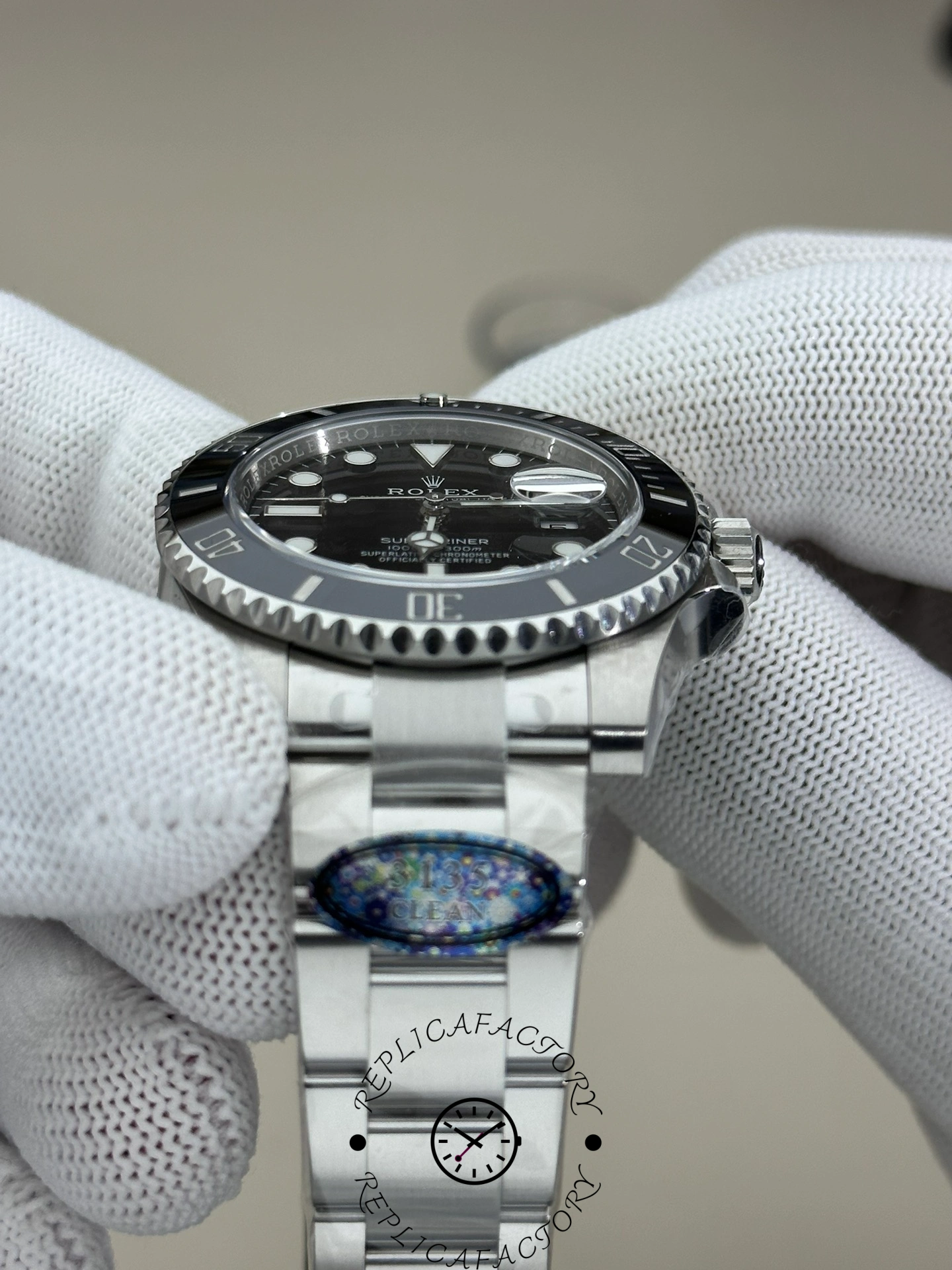 Rolex Submariner 116610LN 0001, side profile showing the bracelet, and bezel edge.