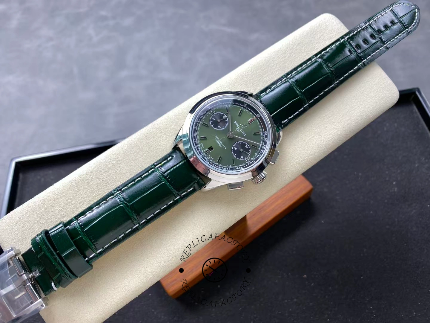Breitling Premier B01 Chronograph 42 Bentley British Racing Green AB0118A11L1X1 Replica Watch