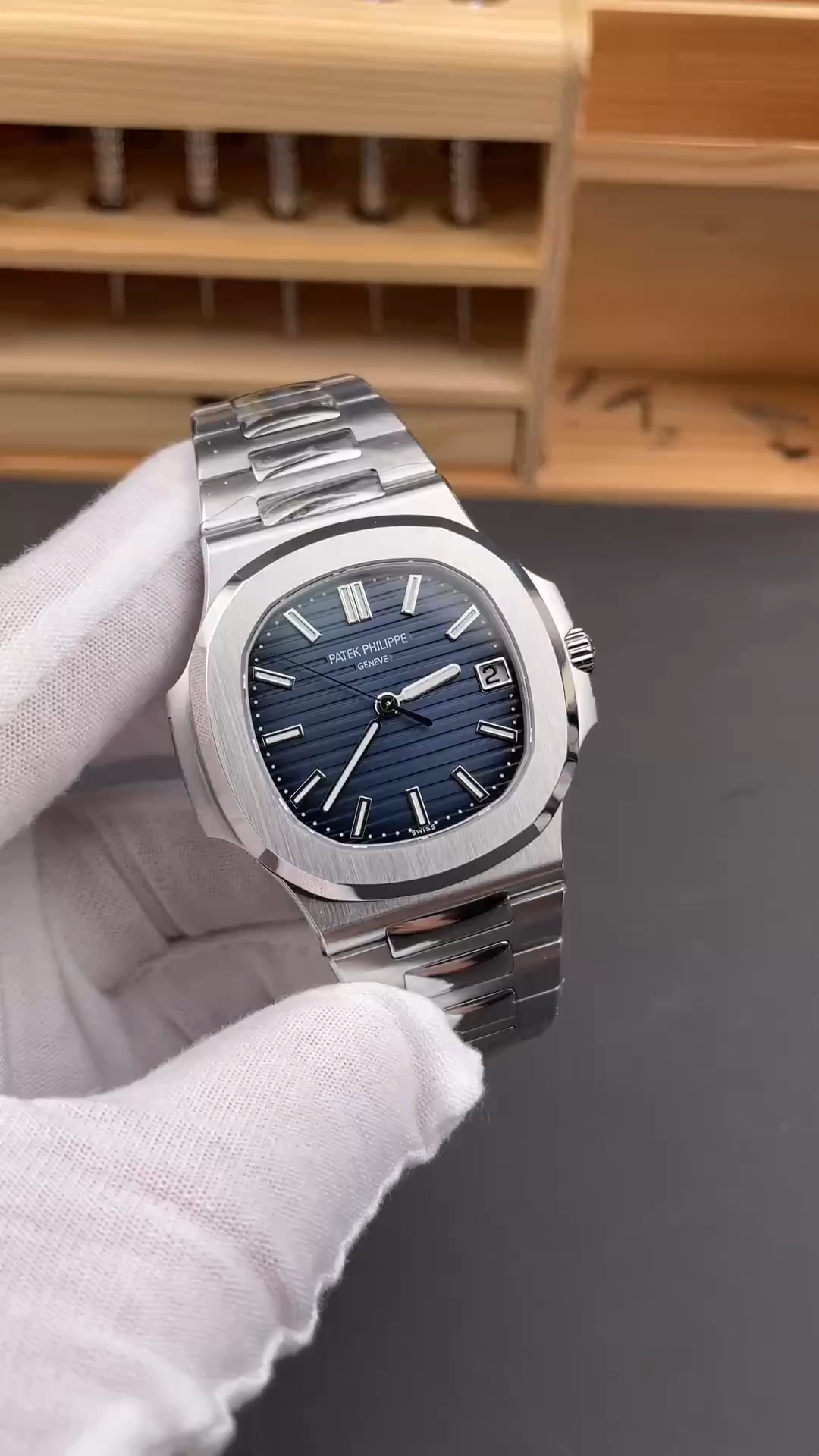 Patek Philippe Nautilus Self Winding Watch 5811 1G 001 Replica Watch