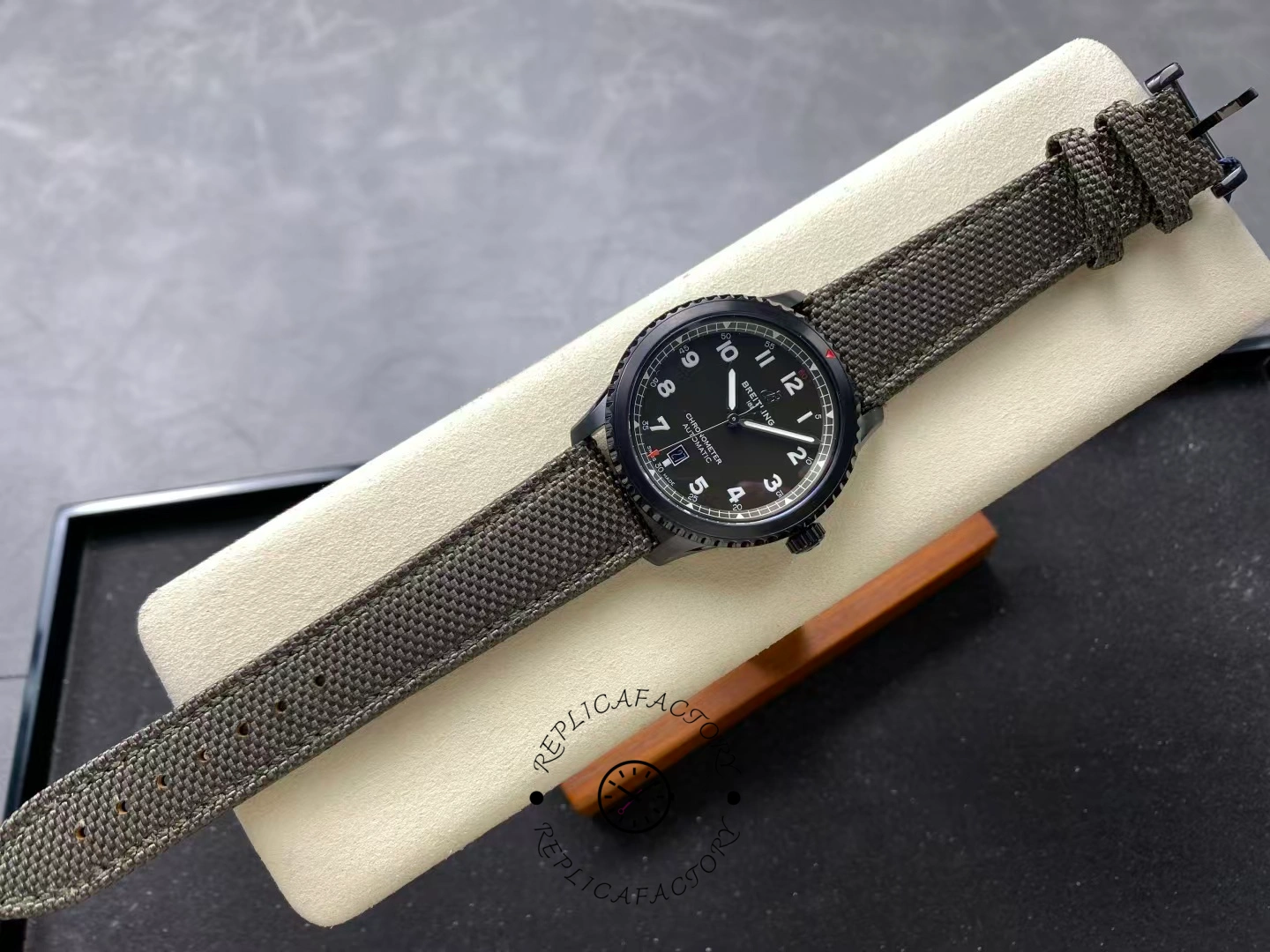 Breitling Navitimer 8 Automatic 41 Curtiss Warhawk M173152A1L1X1 1:1 Clone Green Dial Watch