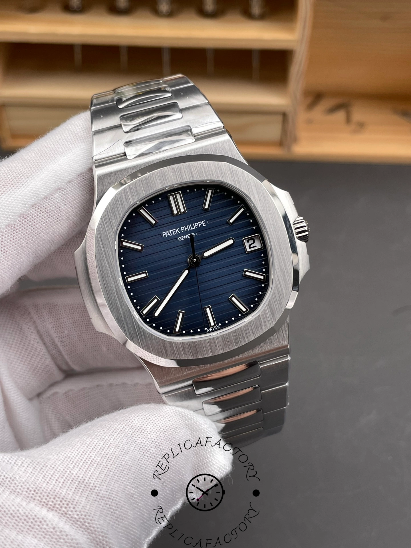 Patek Philippe Nautilus Self Winding Watch 5811 1G 001 Replica Watch