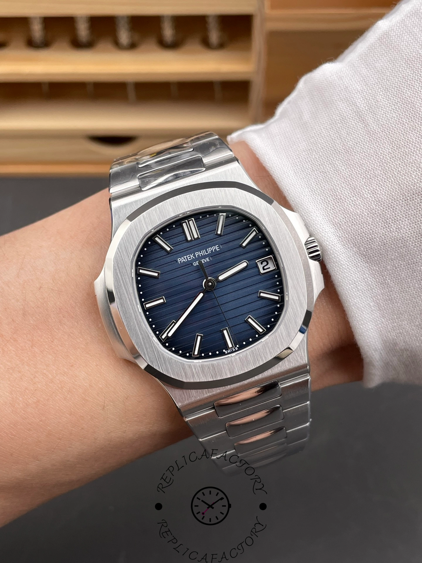 Patek Philippe Nautilus Self Winding Watch 5811 1G 001 Replica Watch