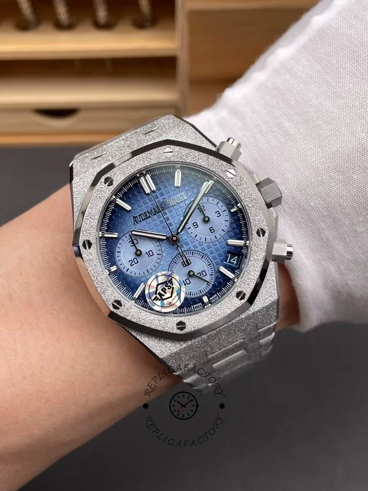 AP Replica Royal Oak Chronograph 26240BC.GG.1324BC.02 Blue Dial