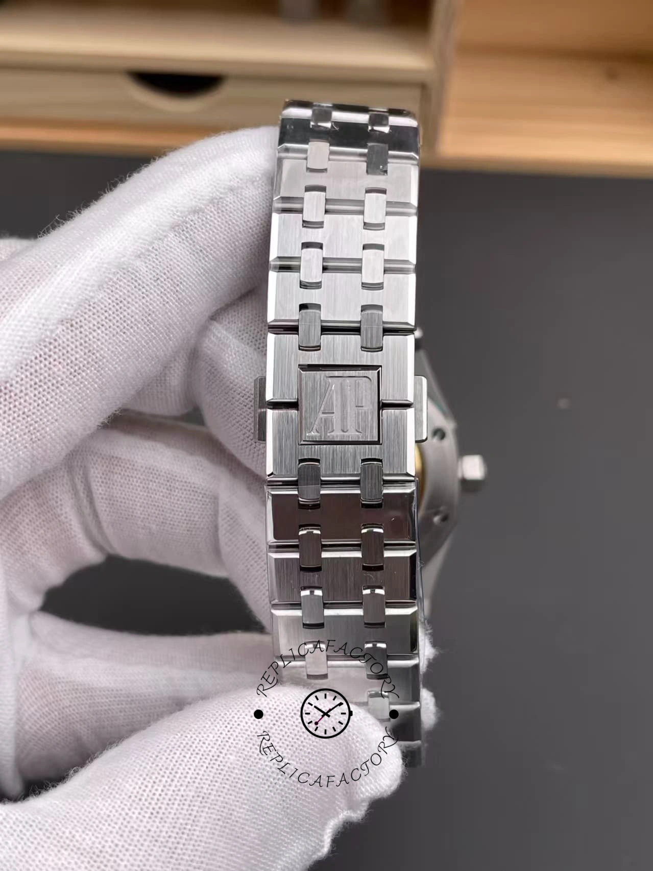 AP Royal Oak Date Watch 15450ST.OO.1256ST.01 Replica Silver Dial