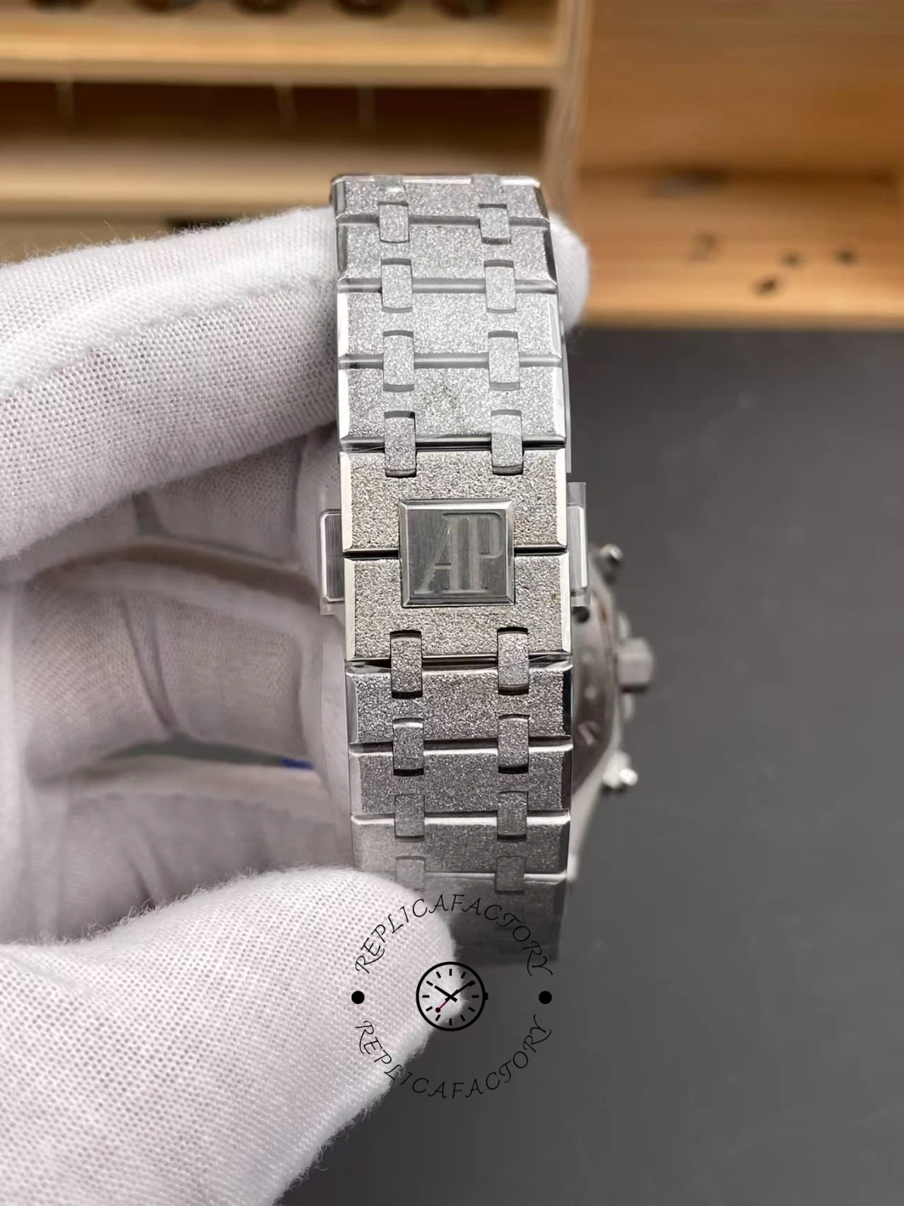 AP Replica Royal Oak Chronograph 26240BC.GG.1324BC.02 Blue Dial