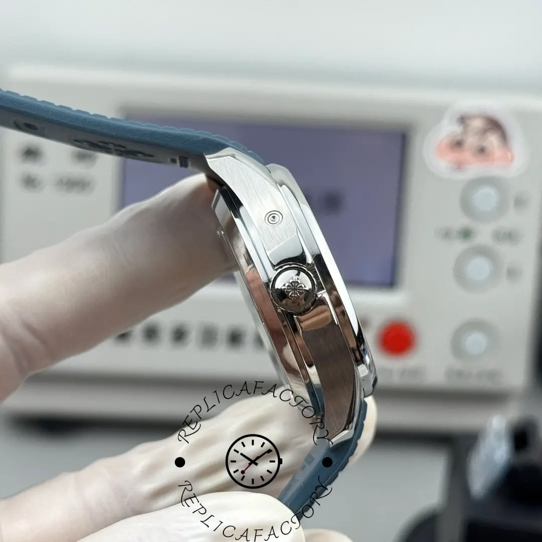 Side profile of Patek Philippe Aquanaut 5164G-001 showing case thickness and crown alignment.