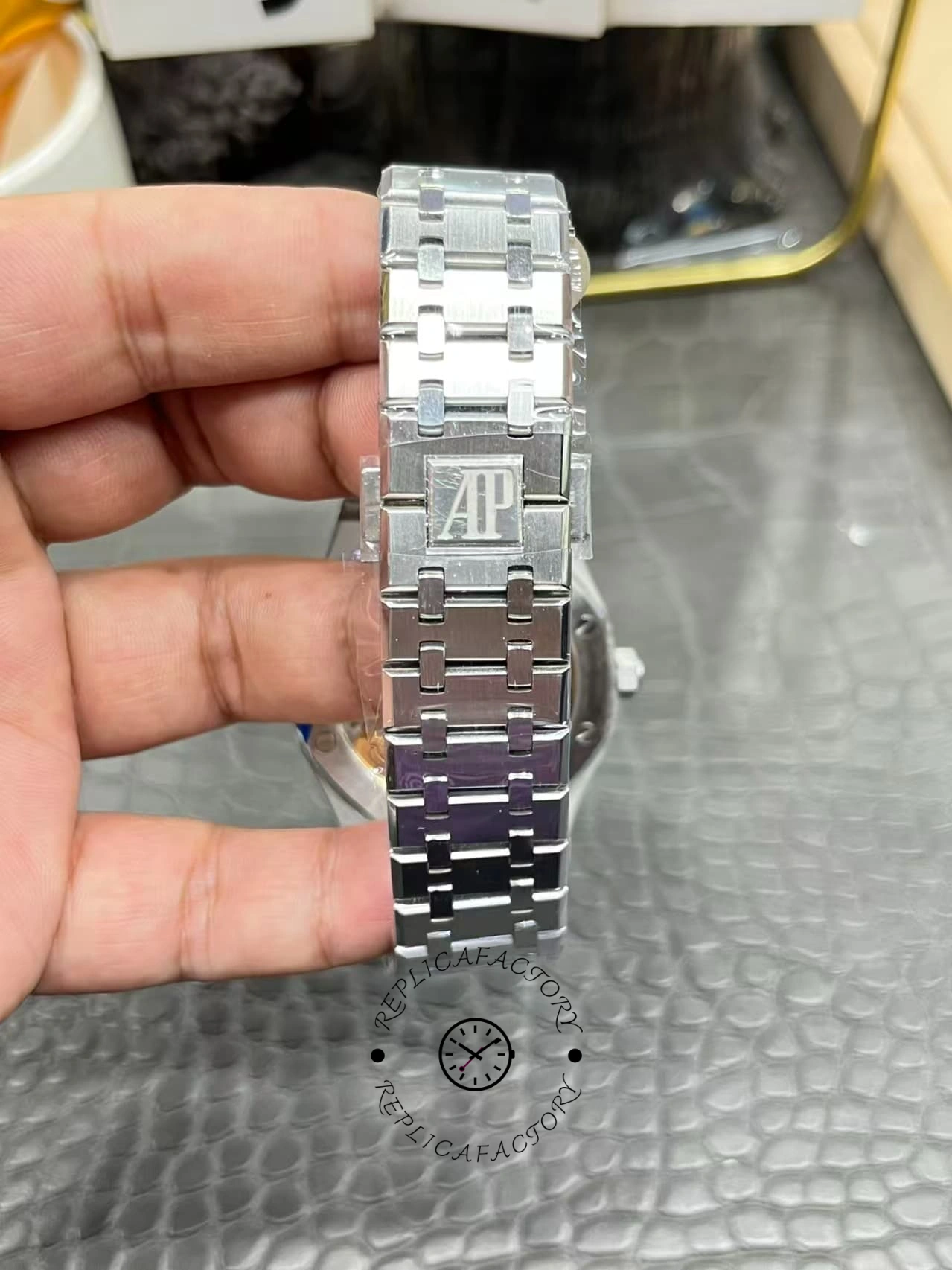 AP Royal Oak 41MM 15500ST.OO.1220ST.04 Replica Automatic 4302