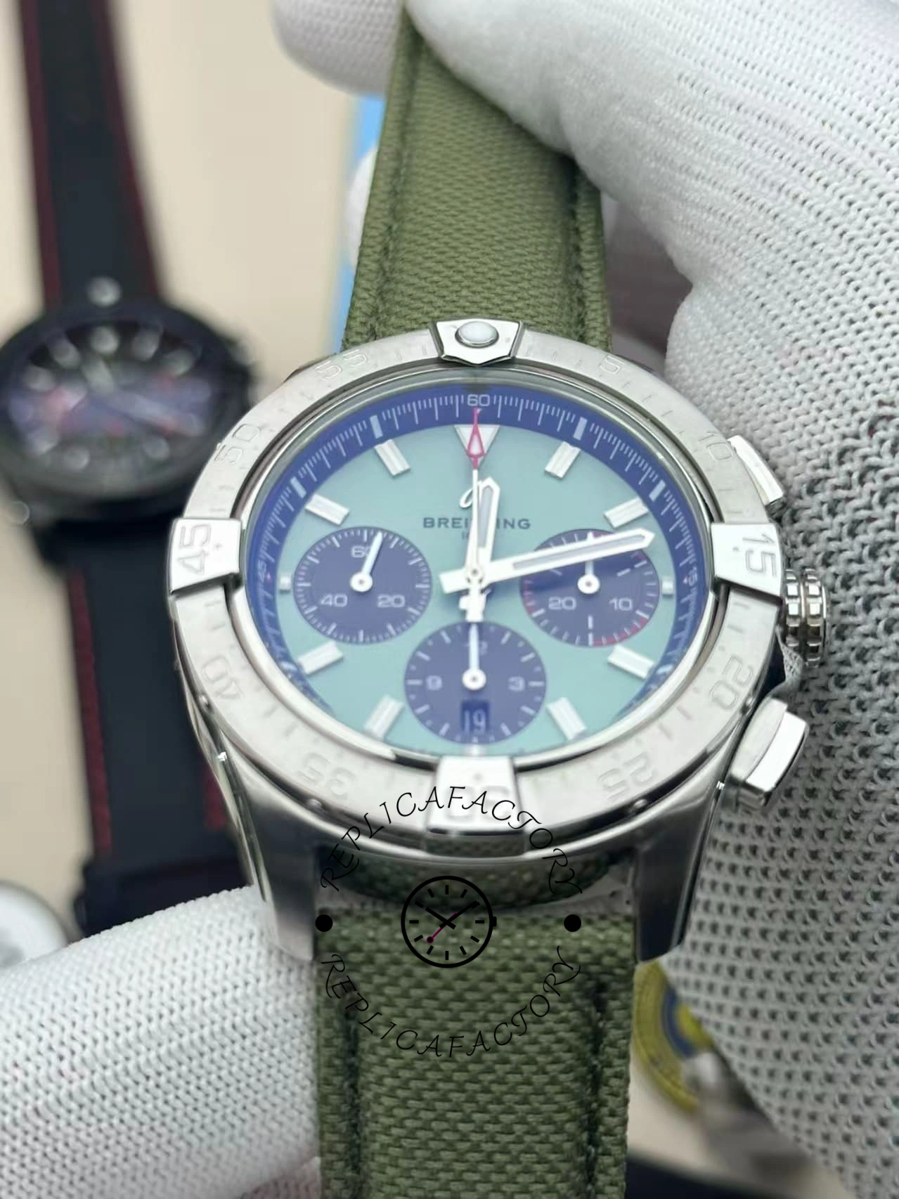 1:1 Clone Breitling Avenger B01 Chronograph AB0147101L1X1 44mm Green Strap Watch