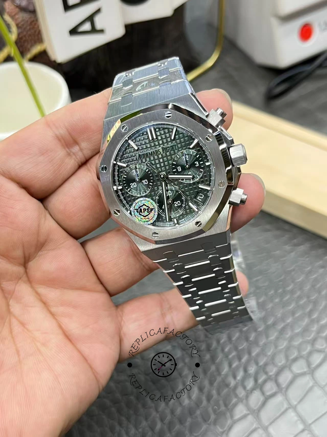 AP Royal Oak Chronograph 26240ST.OO.1320ST.08 41 Green Dial 1:1 Clone