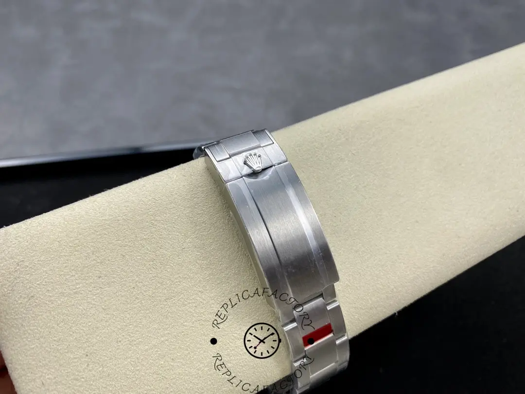 Rolex Submariner 124060, clasp detail on cushion, closed position.