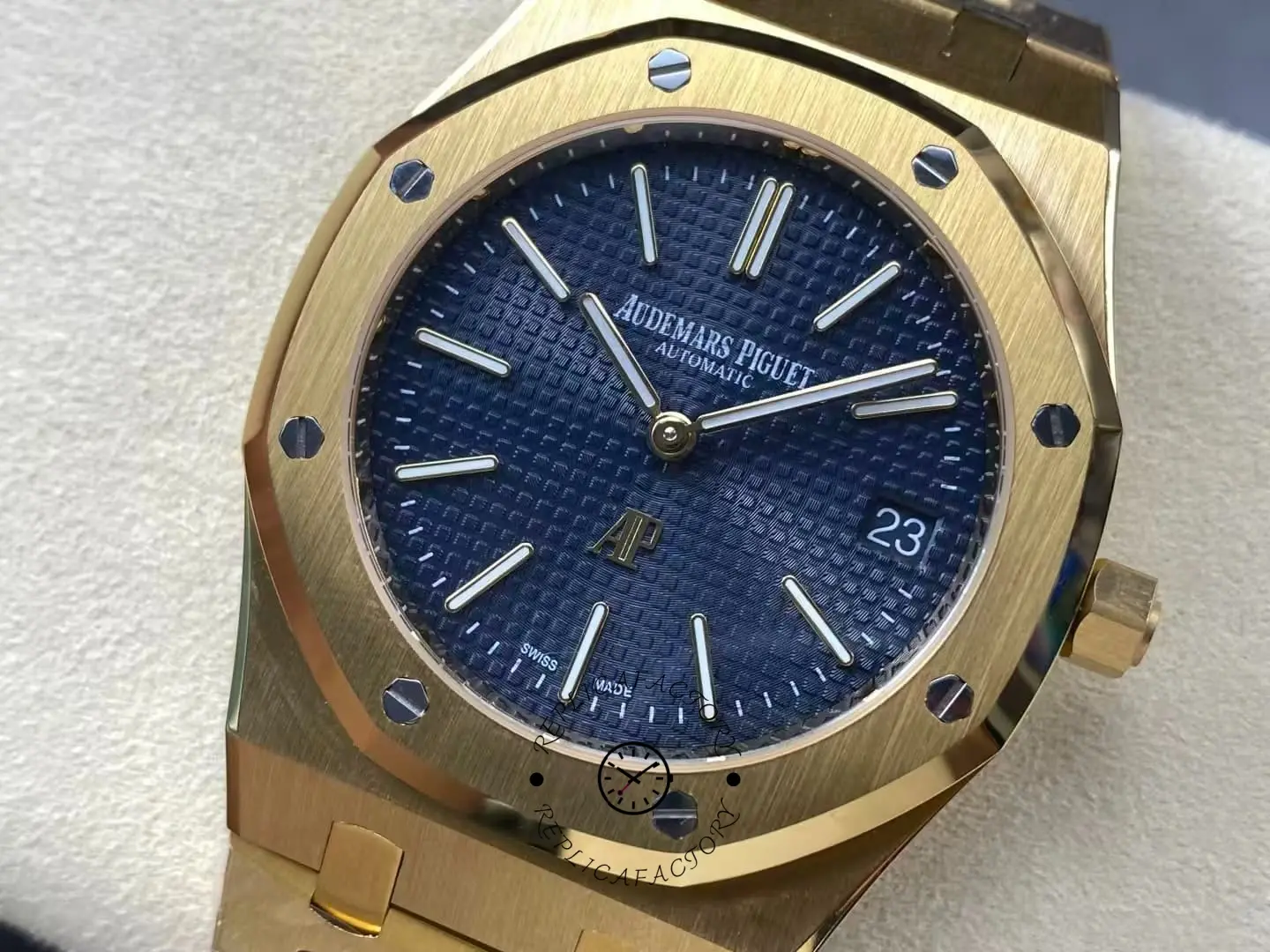AP Royal Oak 15202BA.OO.1240BA.01 39mm 18K Yellow Gold Replica Extra-Thin Watch