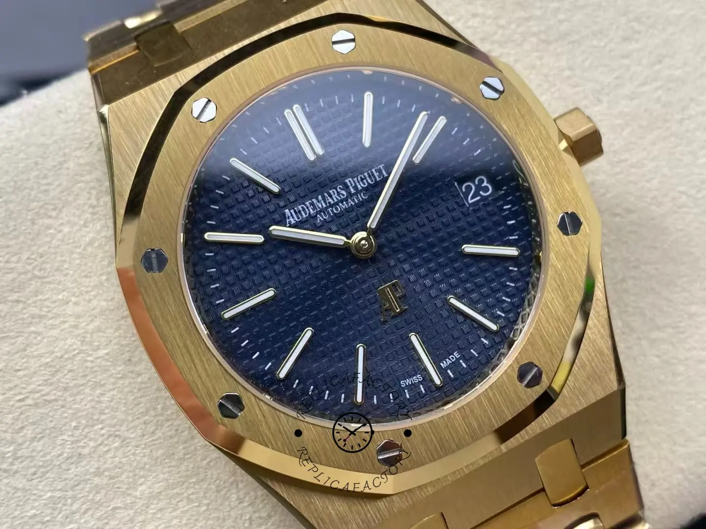 AP Royal Oak 15202BA.OO.1240BA.01 39mm 18K Yellow Gold Replica Extra-Thin Watch