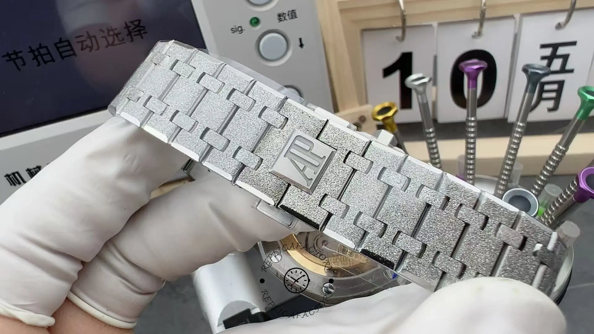 AP Royal Oak Chronograph 26240BC.GG.1324BC.01 Silver Case Replica