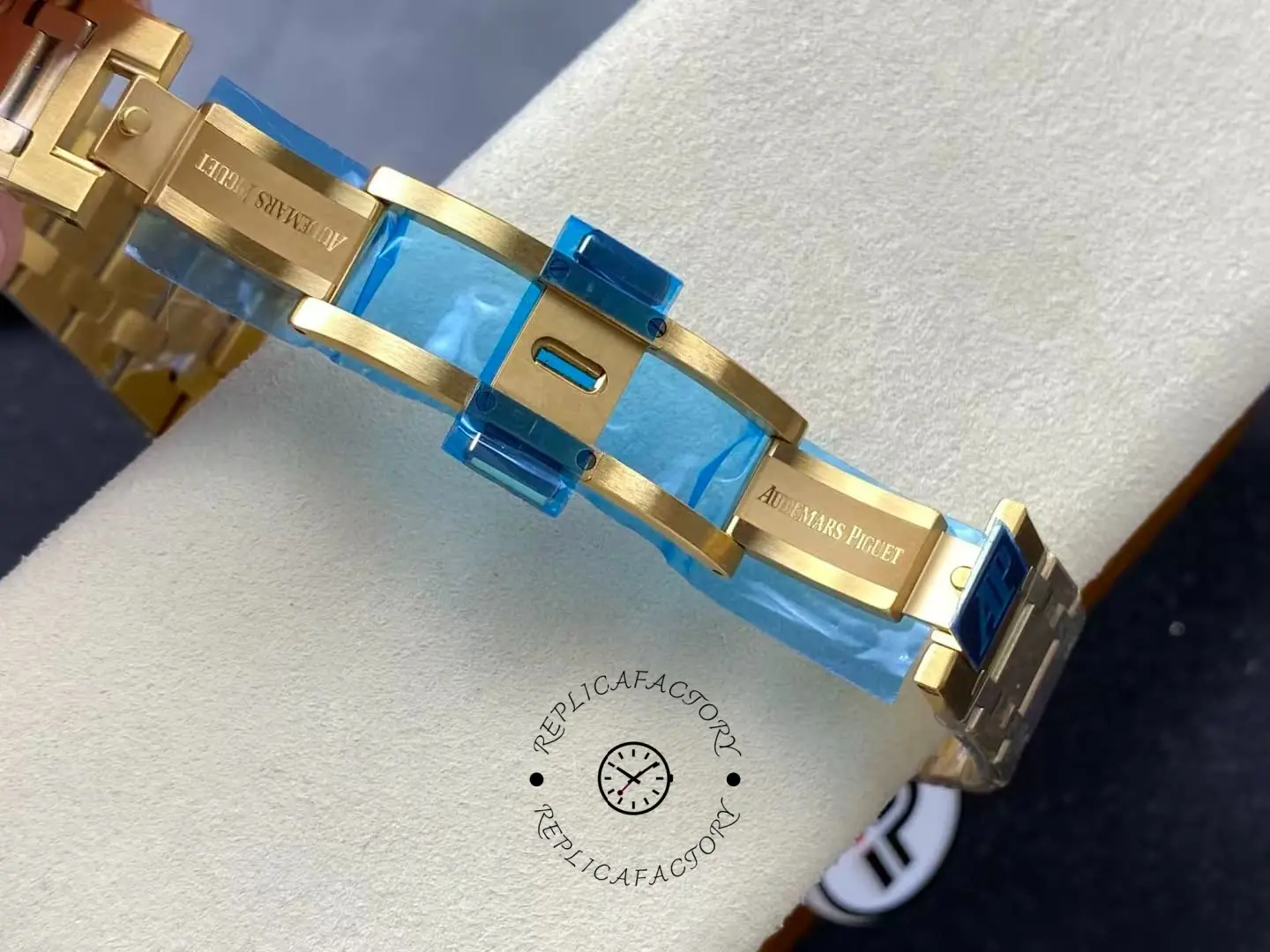 AP Royal Oak 15202BA.OO.1240BA.01 39mm 18K Yellow Gold Replica Extra-Thin Watch