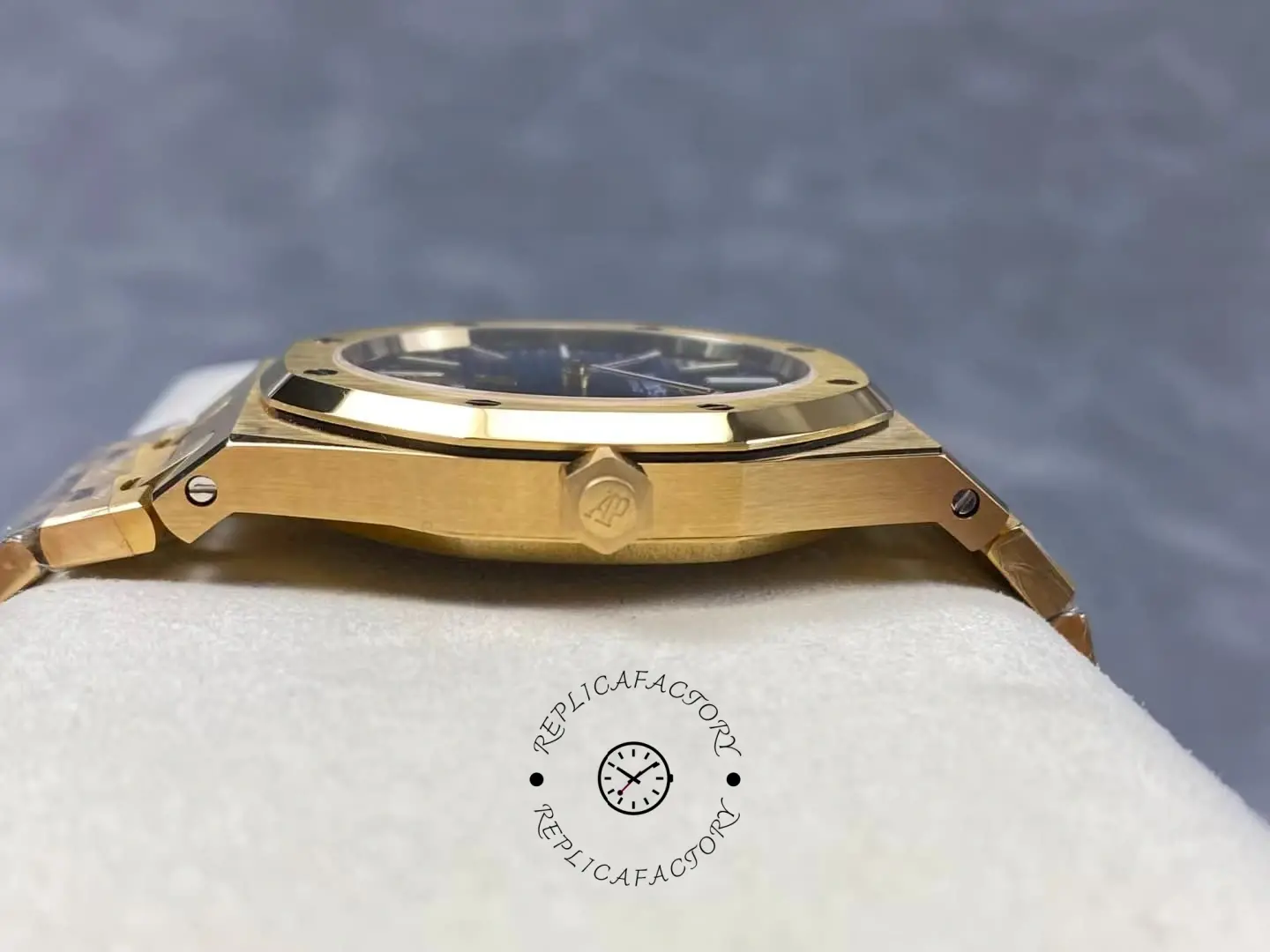 AP Royal Oak 15202BA.OO.1240BA.01 39mm 18K Yellow Gold Replica Extra-Thin Watch