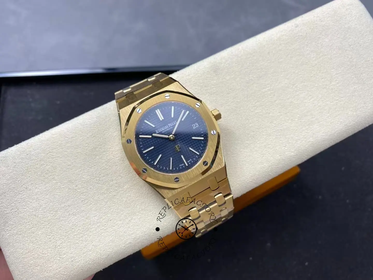 AP Royal Oak 15202BA.OO.1240BA.01 39mm 18K Yellow Gold Replica Extra-Thin Watch