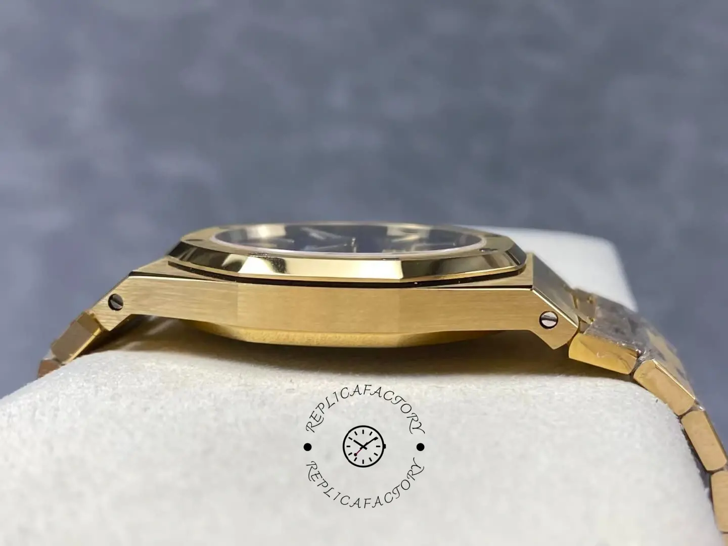 AP Royal Oak 15202BA.OO.1240BA.01 39mm 18K Yellow Gold Replica Extra-Thin Watch