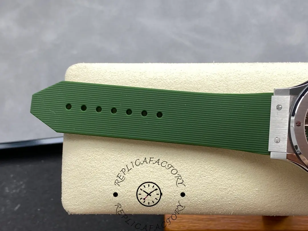 Strap tail view of Hublot Classic Fusion 542.NX.8970.RX, green rubber strap holes and finish.