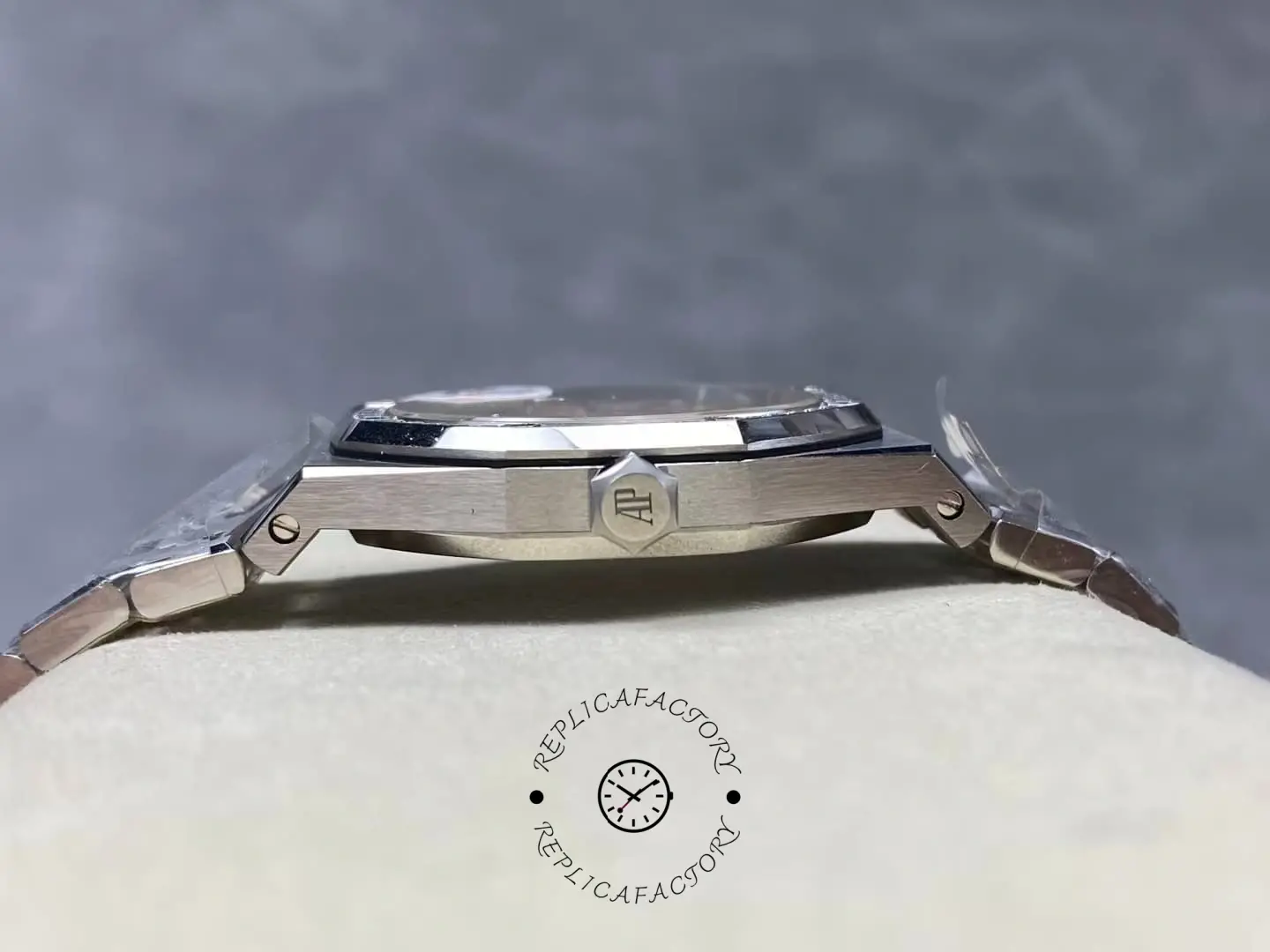 AP Royal Oak Quartz 67651IP.ZZ.1261IP.01 33 1:1 Clone Titanium Blue Watch