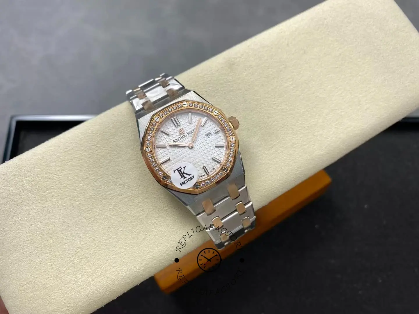 AP Royal Oak 67651SR.ZZ.1261SR.01 Quartz 33 1:1 Clone Two-Tone Lady
