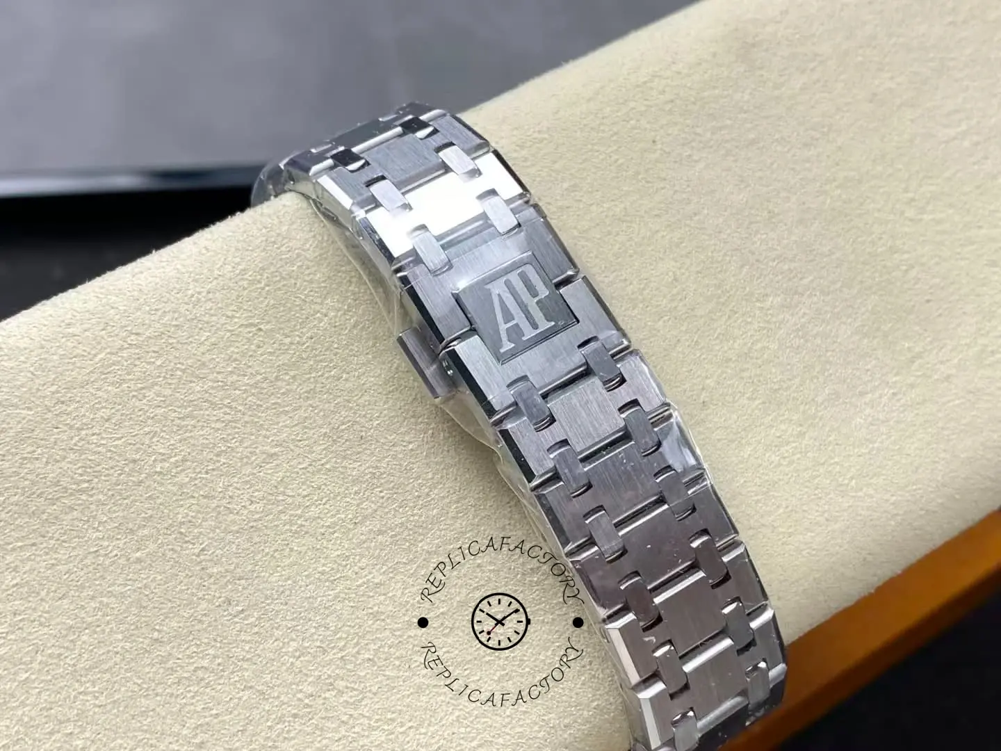 AP Royal Oak 41 Blue Dial 15500ST.OO.1220ST.01 Replica Automatic
