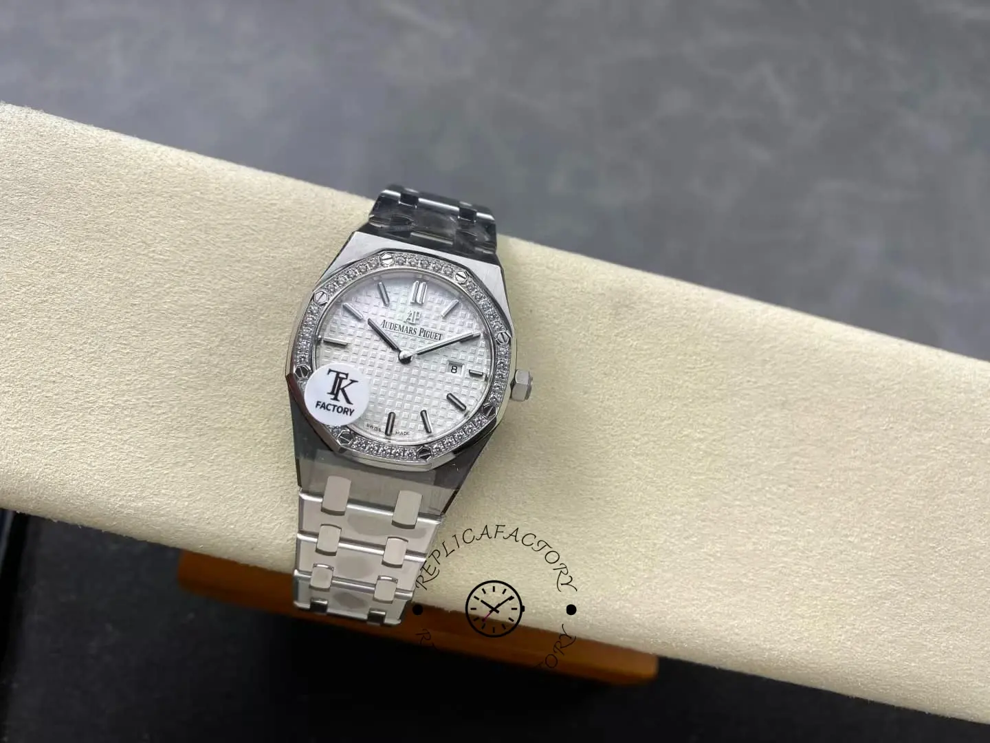 AP Royal Oak Replica Quartz 33 67651ST.ZZ.1261ST.01 Diamonds Women's Watch