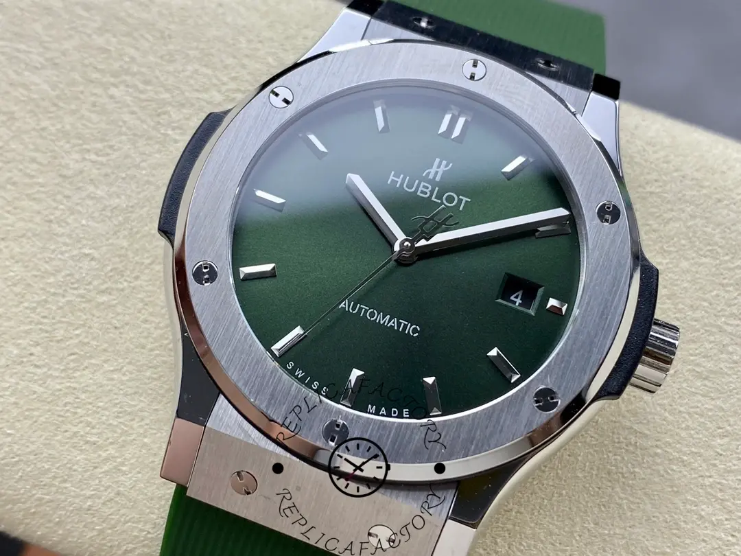 Dial close-up of Hublot Classic Fusion 542.NX.8970.RX, green sunburst finish and polished bezel details.