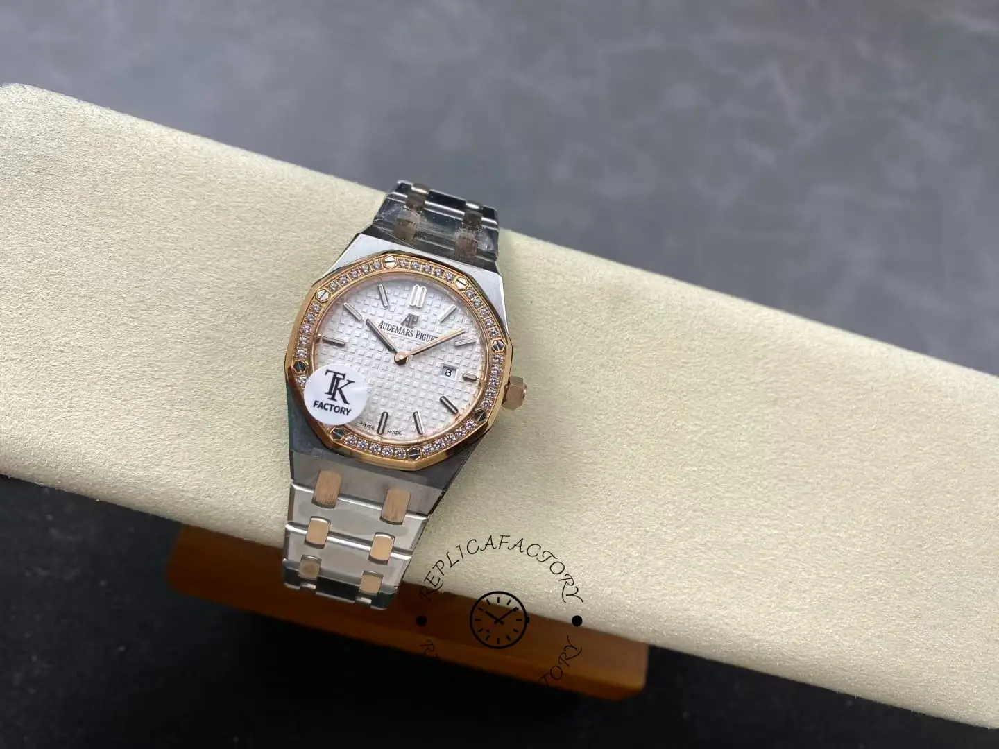 AP Royal Oak 67651SR.ZZ.1261SR.01 Quartz 33 1:1 Clone Two-Tone Lady