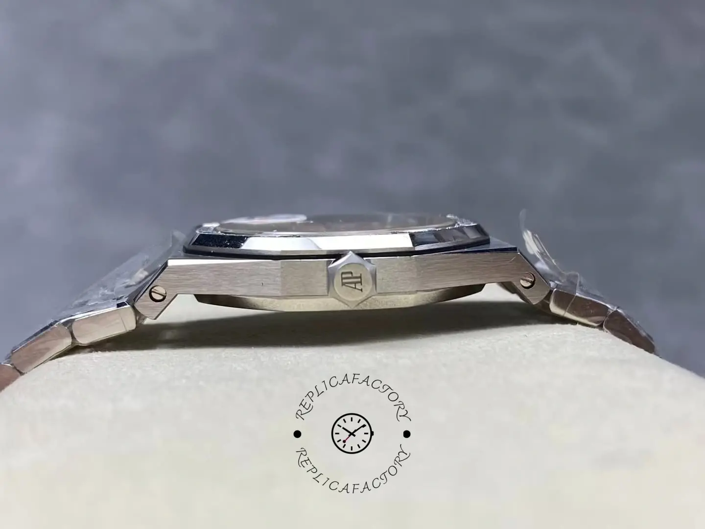 AP Royal Oak Replica Quartz 33 67651ST.ZZ.1261ST.01 Diamonds Women's Watch