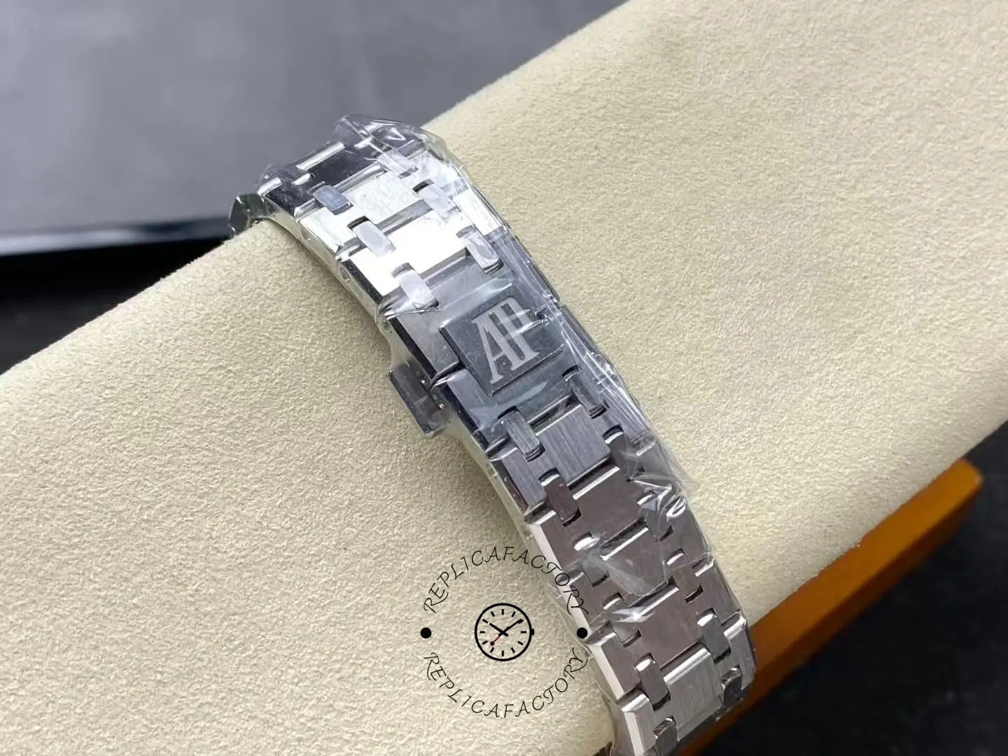 AP Royal Oak Quartz 67651IP.ZZ.1261IP.01 33 1:1 Clone Titanium Blue Watch