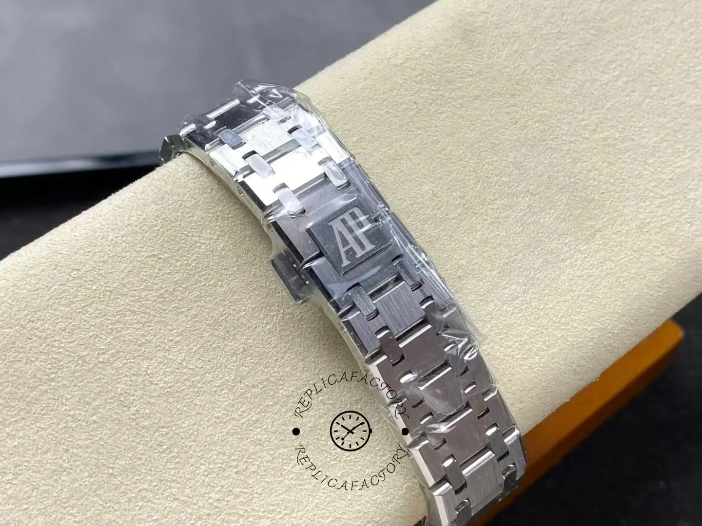AP Royal Oak Replica Quartz 33 67651ST.ZZ.1261ST.01 Diamonds Women's Watch