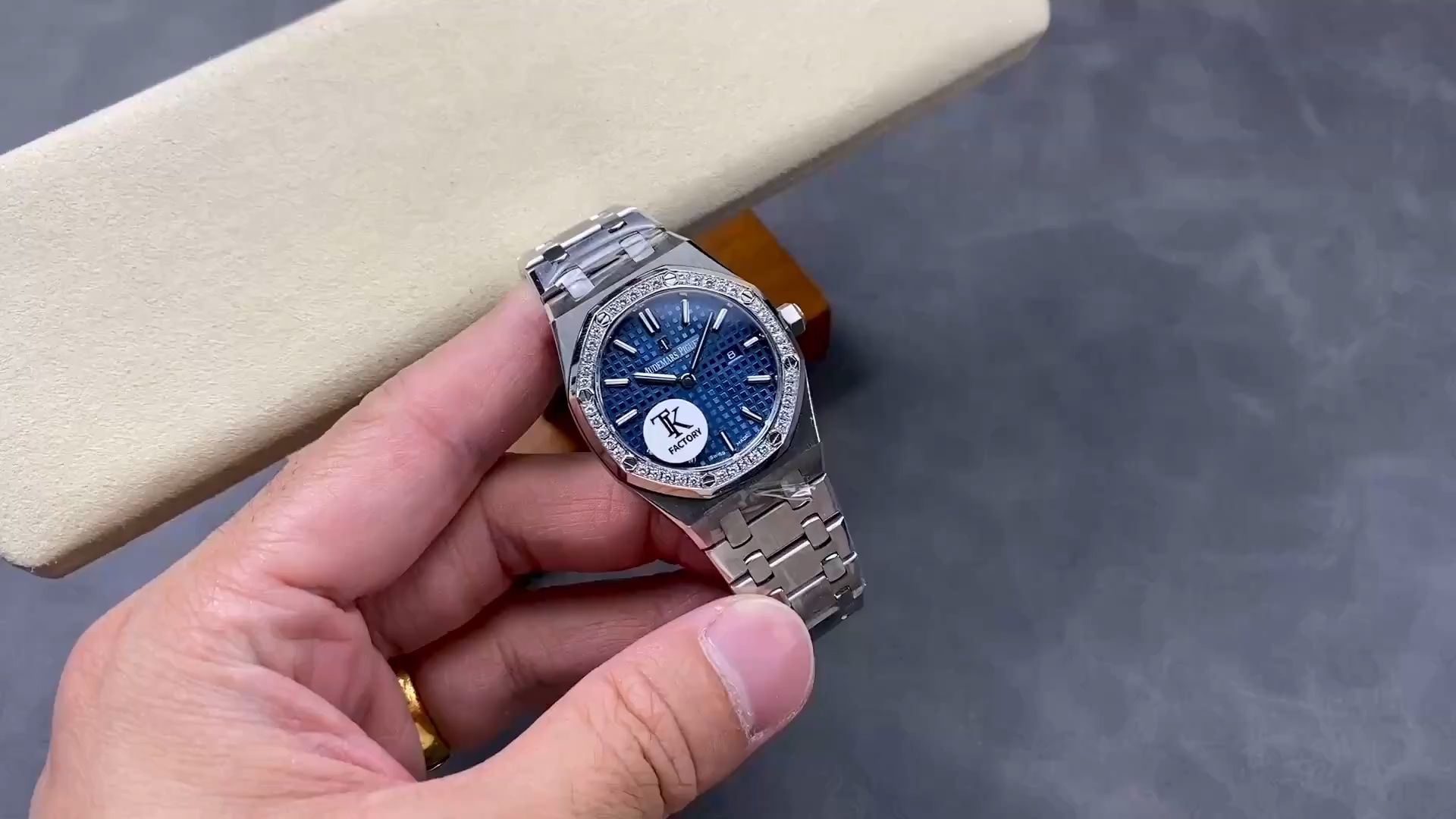 AP Royal Oak Quartz 67651IP.ZZ.1261IP.01 33 1:1 Clone Titanium Blue Watch