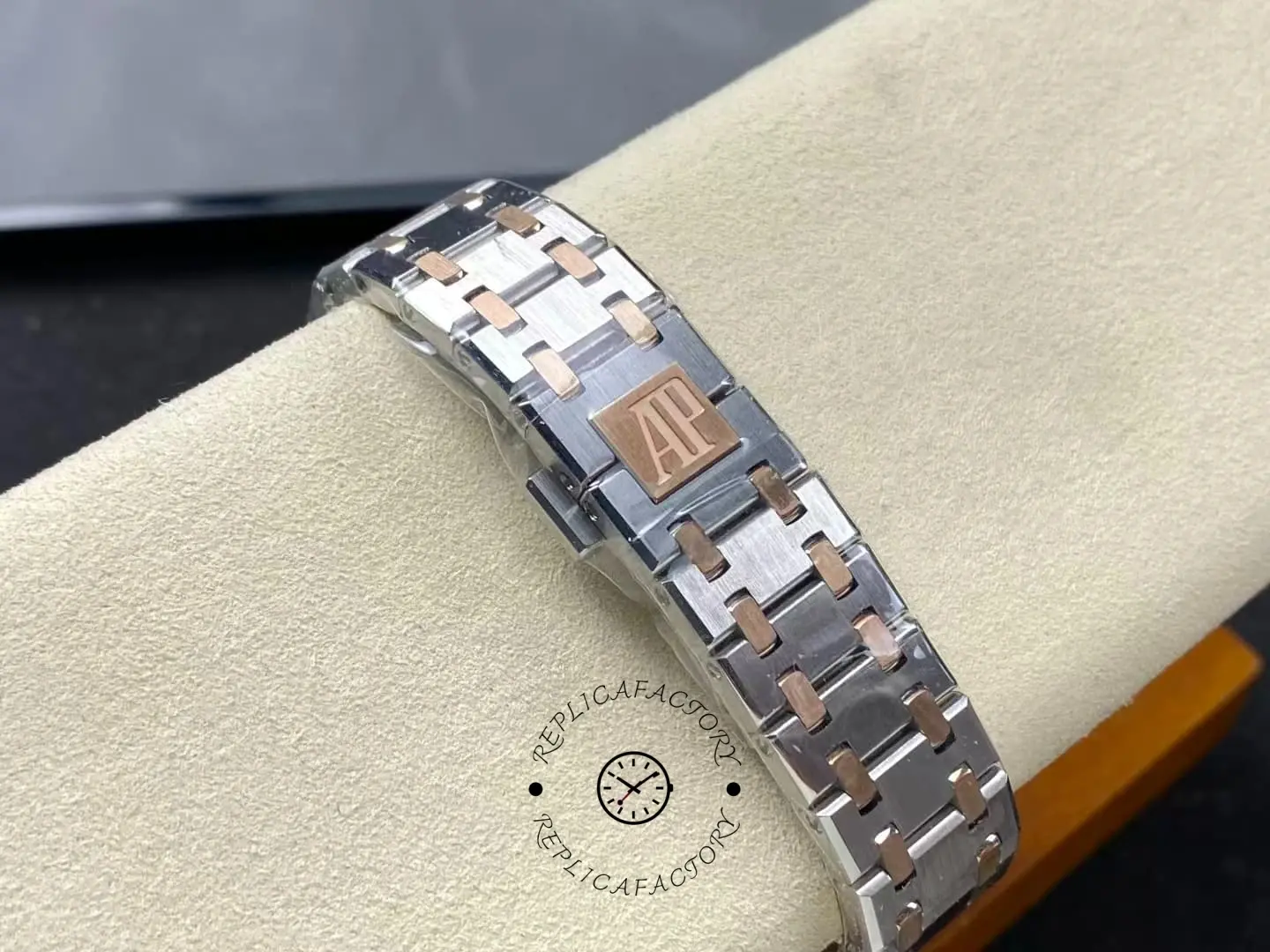 AP Royal Oak 67651SR.ZZ.1261SR.01 Quartz 33 1:1 Clone Two-Tone Lady