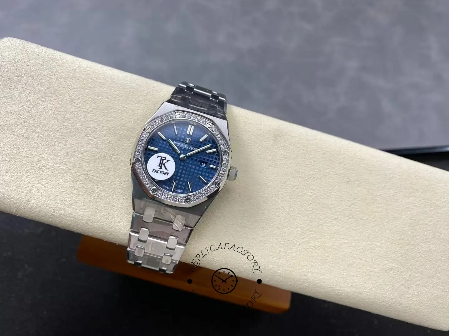 AP Royal Oak Quartz 67651IP.ZZ.1261IP.01 33 1:1 Clone Titanium Blue Watch