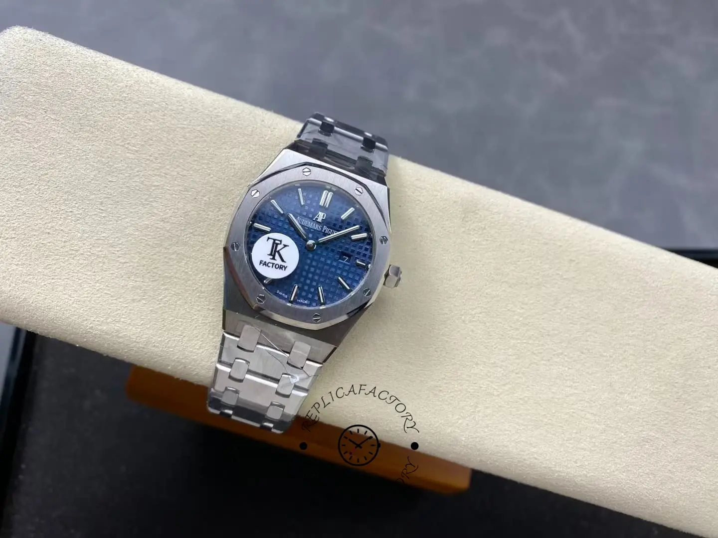 AP Royal Oak 41 Blue Dial 15500ST.OO.1220ST.01 Replica Automatic