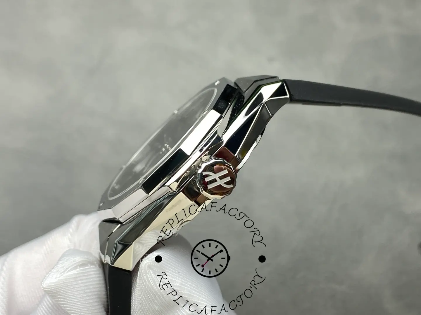 Hublot Classic Fusion Orlinski 550.NS.1800.RX.ORL19 side profile, crown and case facets visible.