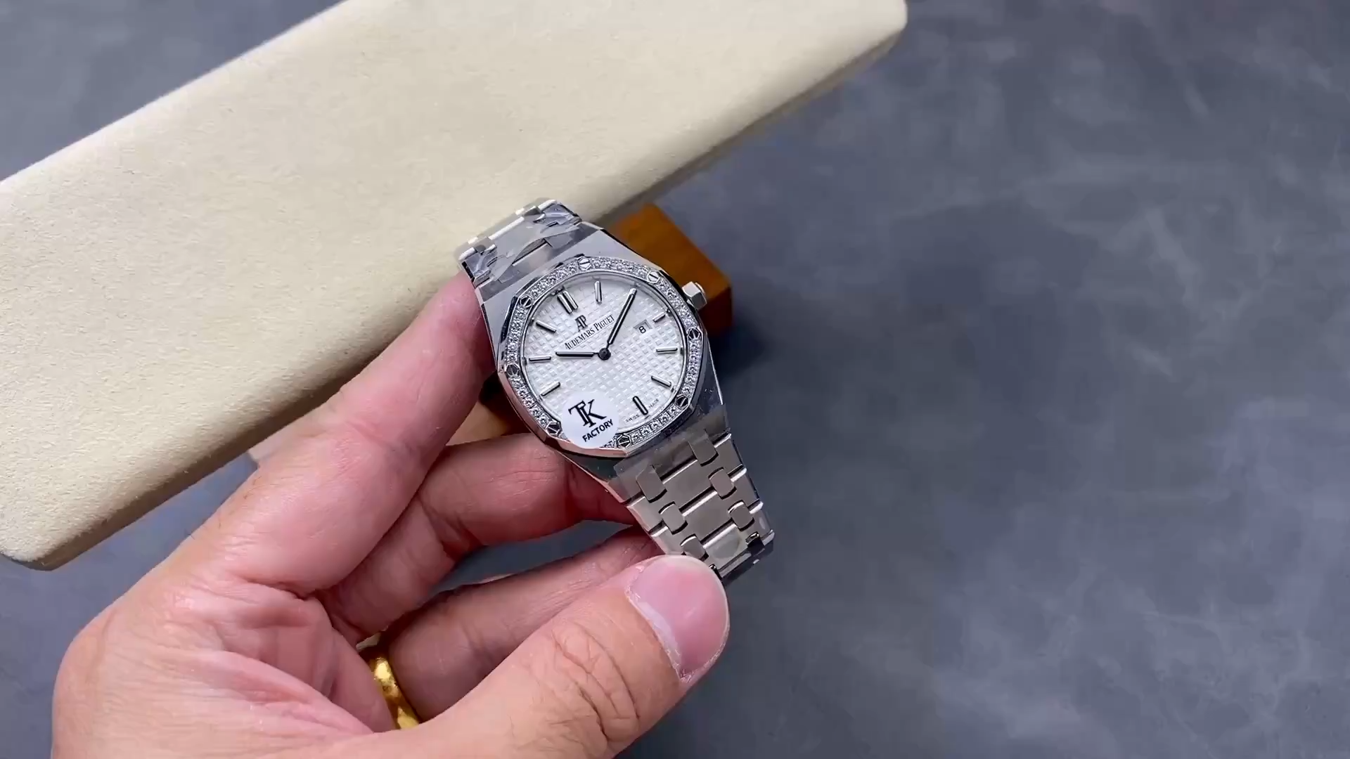 AP Royal Oak Replica Quartz 33 67651ST.ZZ.1261ST.01 Diamonds Women's Watch
