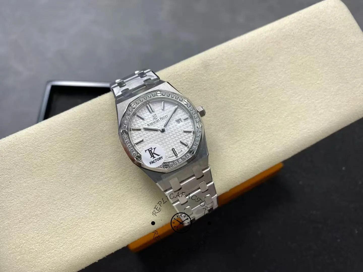 AP Royal Oak Replica Quartz 33 67651ST.ZZ.1261ST.01 Diamonds Women's Watch
