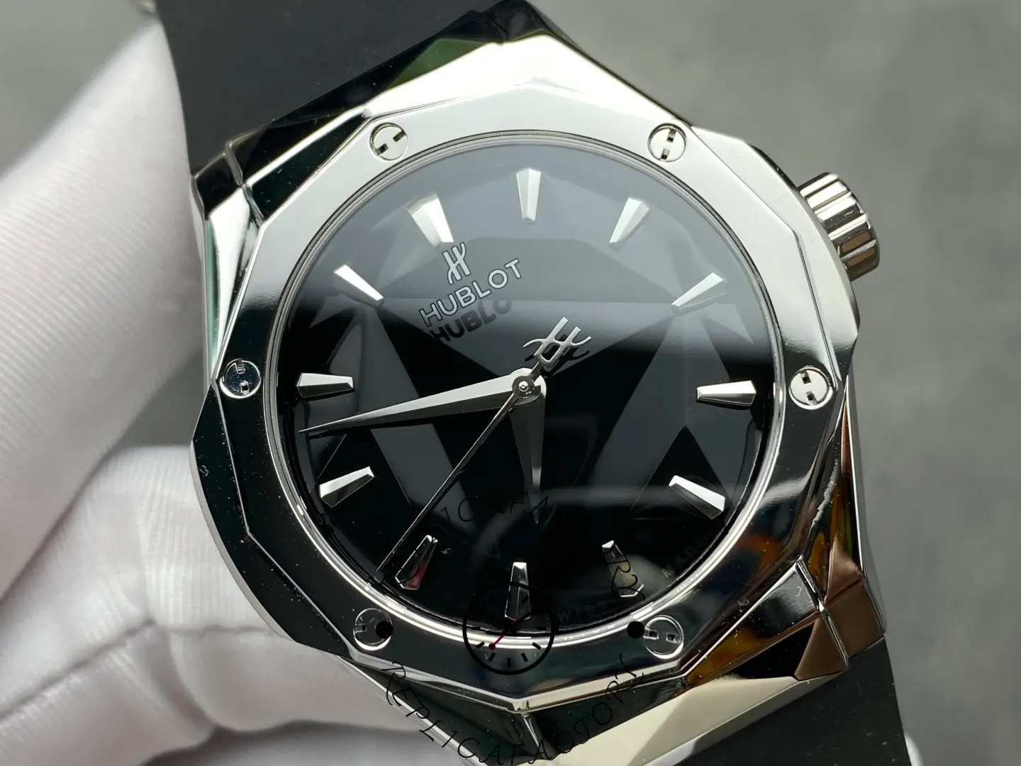 Hublot Classic Fusion Orlinski 550.NS.1800.RX.ORL19 dial macro angle, bezel edges emphasized.