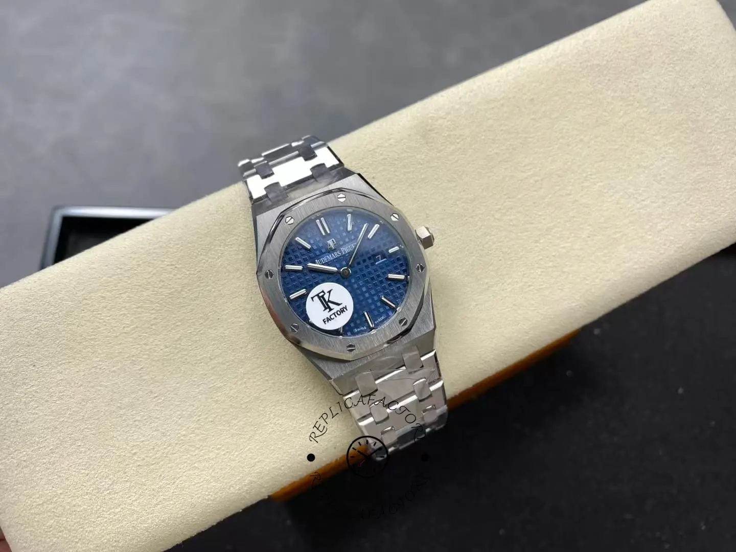 AP Royal Oak 41 Blue Dial 15500ST.OO.1220ST.01 Replica Automatic