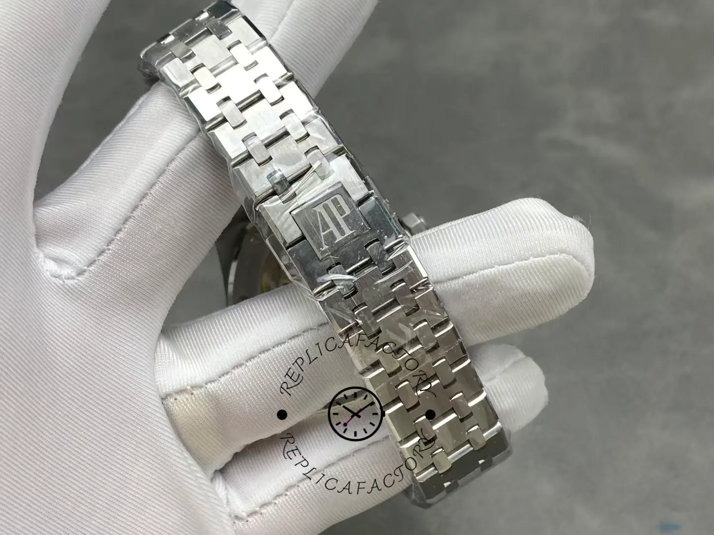 AP Royal Oak 37 Diamond-Set 15451ST.OO.1256ST.01 Automatic 1:1 Clone