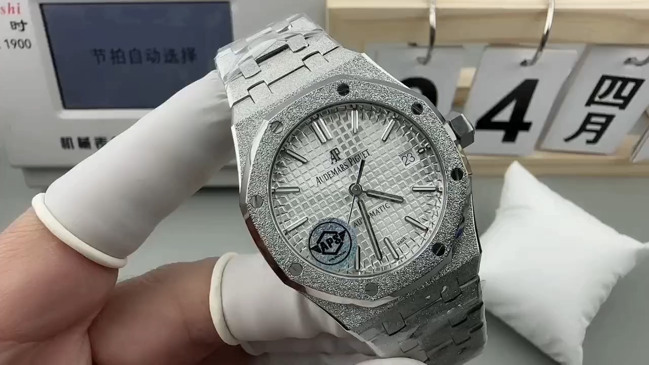 AP Royal Oak 41 Frosted White Gold Replica 15410BC.GG.1224BC.01 Silver Dial