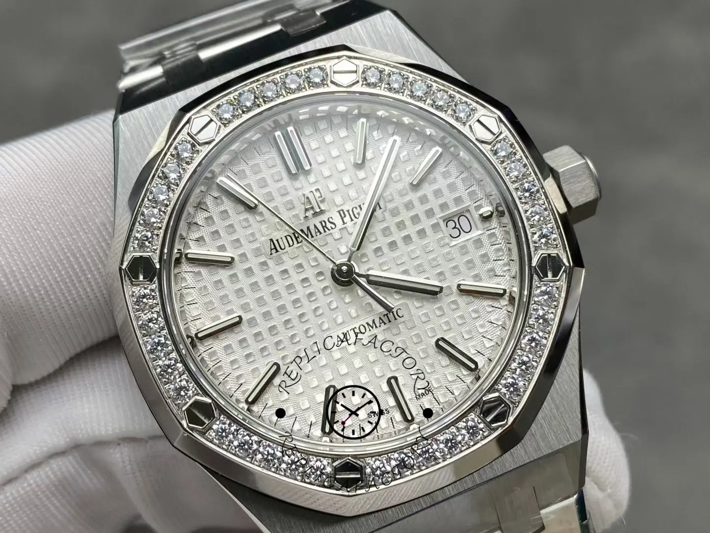 AP Royal Oak 37 Diamond-Set 15451ST.OO.1256ST.01 Automatic 1:1 Clone