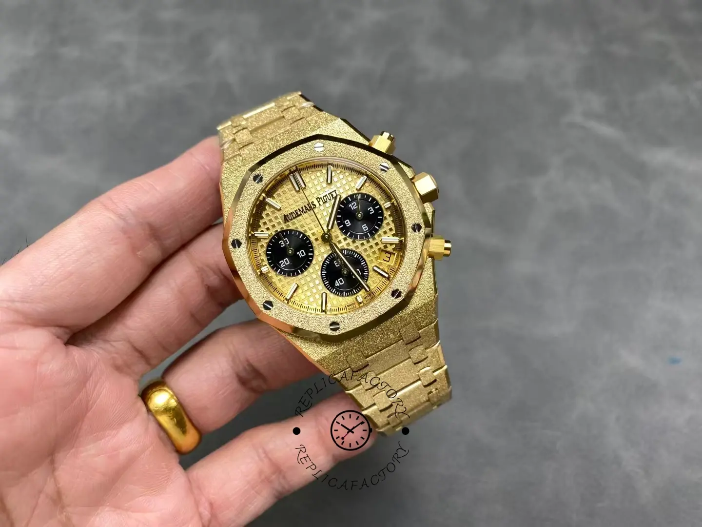 AP Royal Oak 26240BA.GG.1324BA.01 Special Edition 1:1 Clone Frosted Yellow Gold