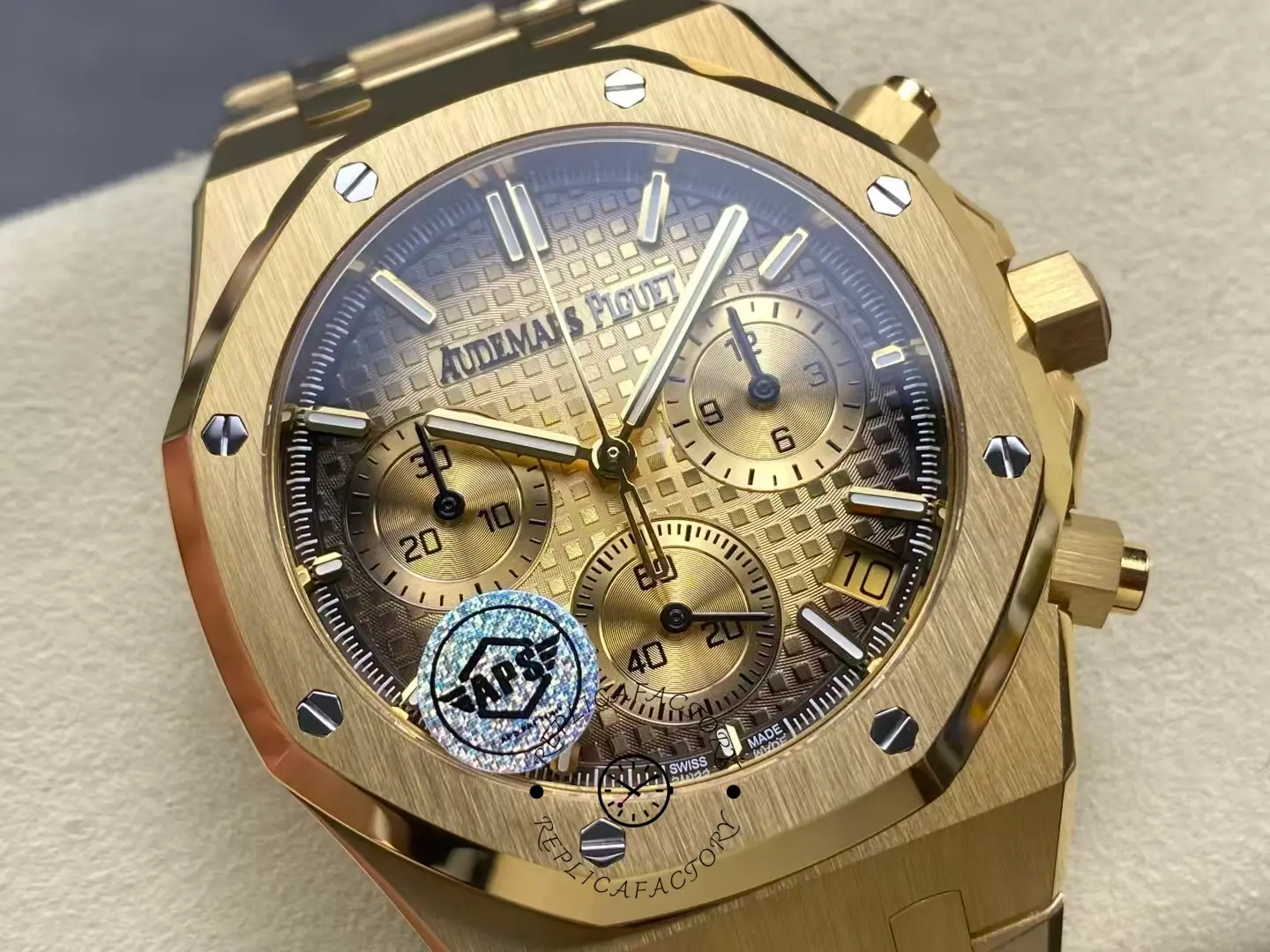 Replica AP Royal Oak Chronograph 41 26240BA.OO.1320BA.02 Yellow Gold