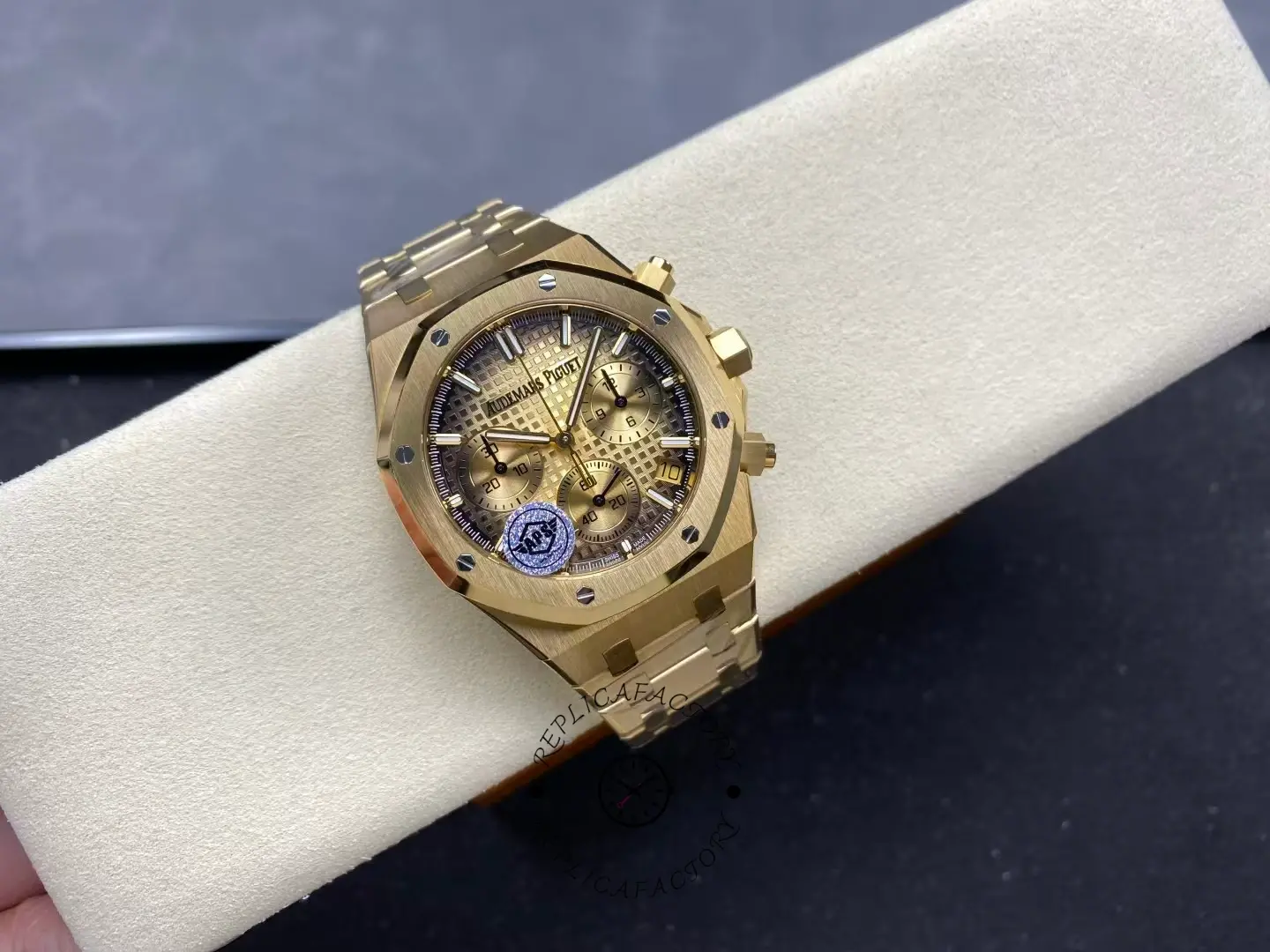 Replica AP Royal Oak Chronograph 41 26240BA.OO.1320BA.02 Yellow Gold