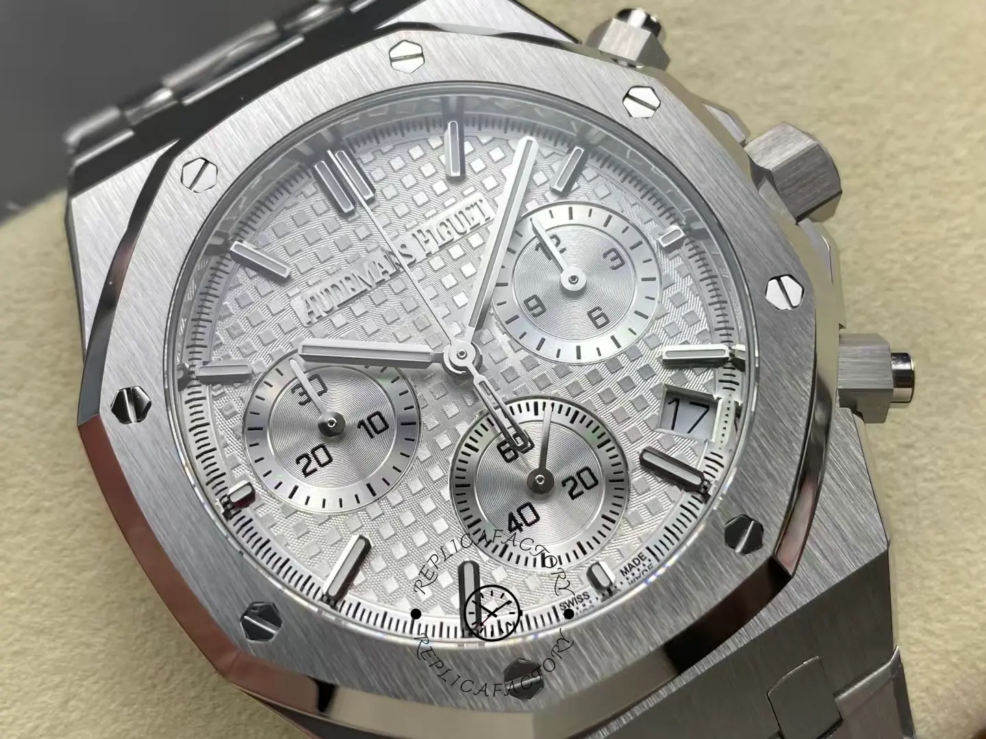 AP Replica Royal Oak 26240ST.OO.1320ST.07 Chronograph 41 Silver Dial