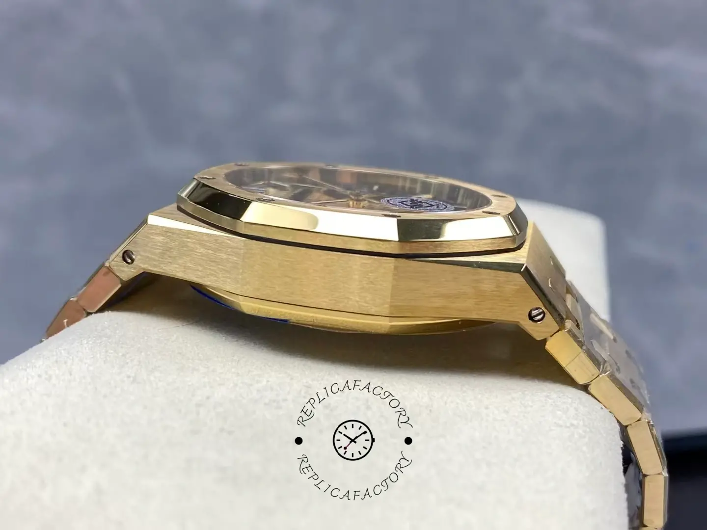 Replica AP Royal Oak Chronograph 41 26240BA.OO.1320BA.02 Yellow Gold