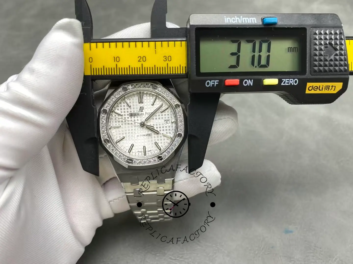 AP Royal Oak 37 Diamond-Set 15451ST.OO.1256ST.01 Automatic 1:1 Clone